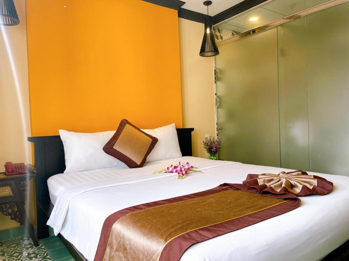 Ipeace Hotel - Bui Vien Walking Street Хошимин Екстериор снимка