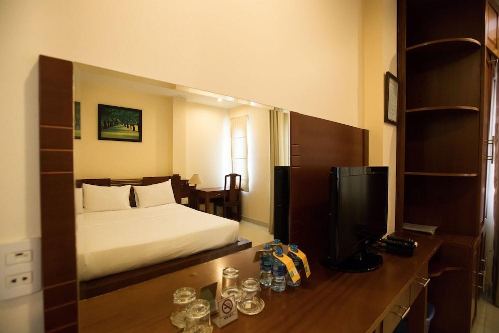 Ipeace Hotel - Bui Vien Walking Street Хошимин Екстериор снимка