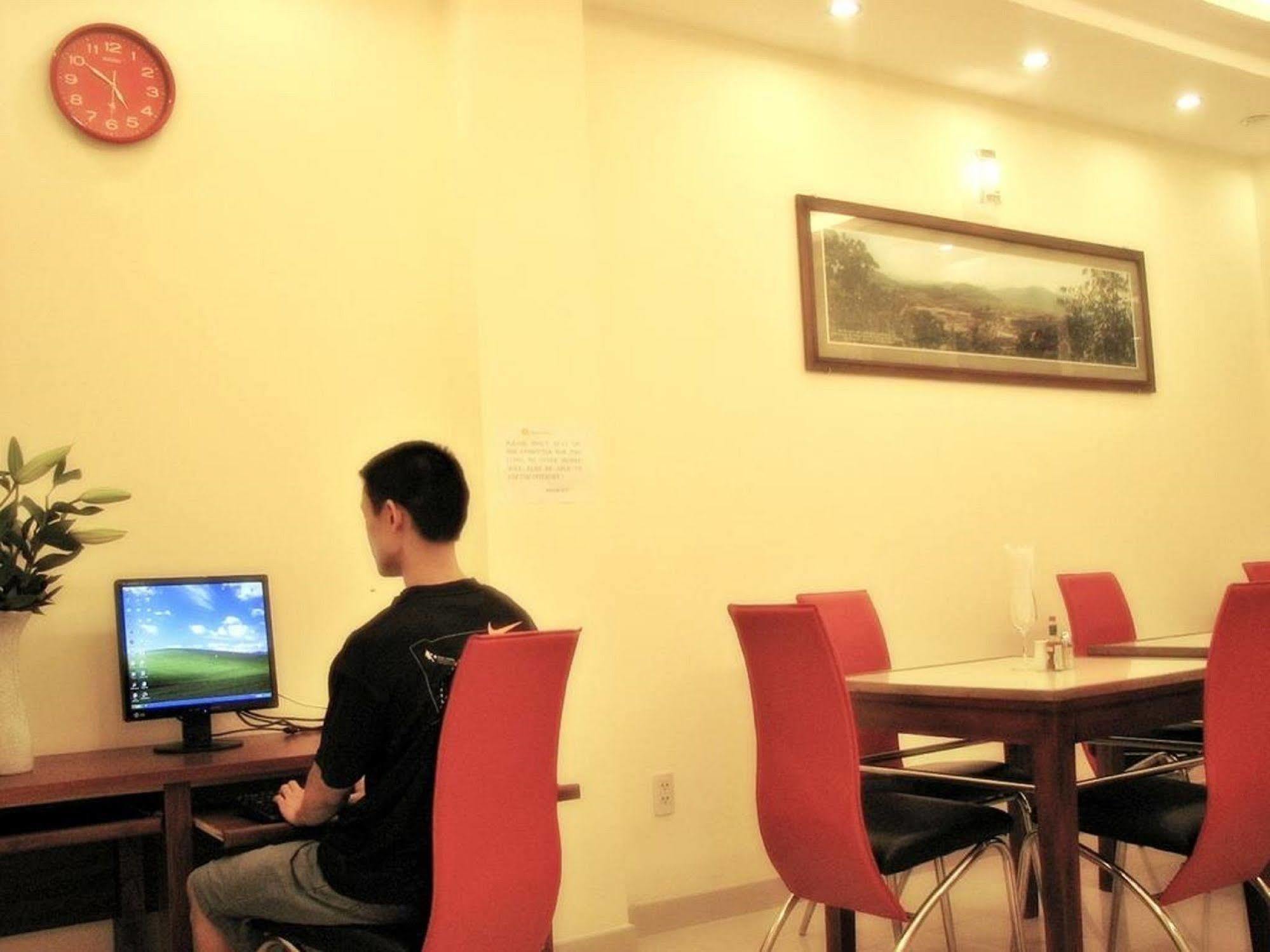 Ipeace Hotel - Bui Vien Walking Street Хошимин Екстериор снимка