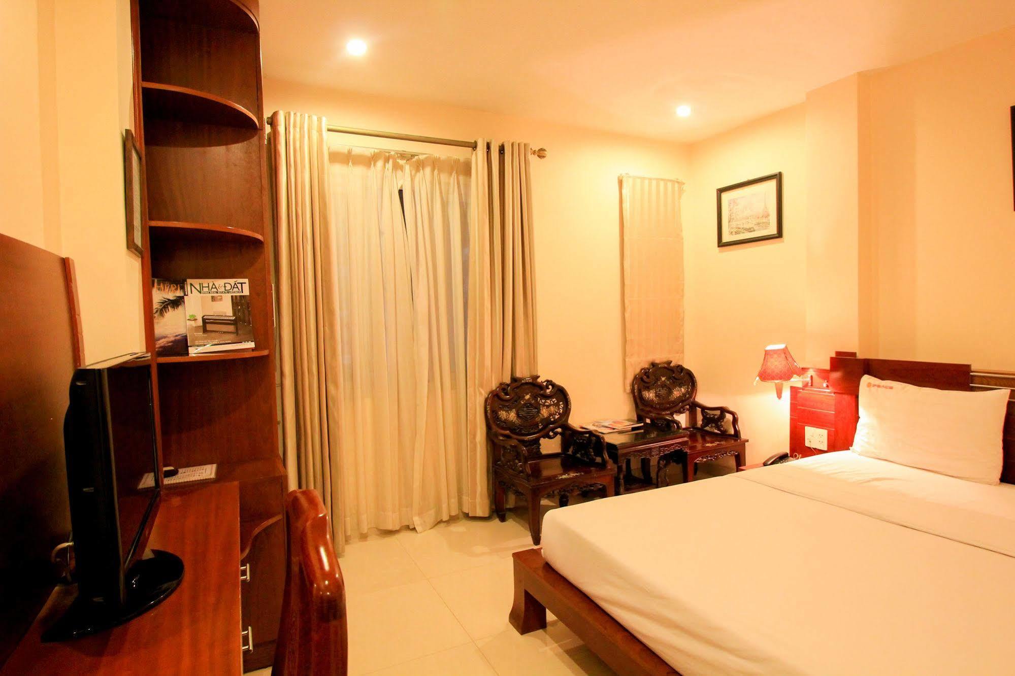 Ipeace Hotel - Bui Vien Walking Street Хошимин Екстериор снимка