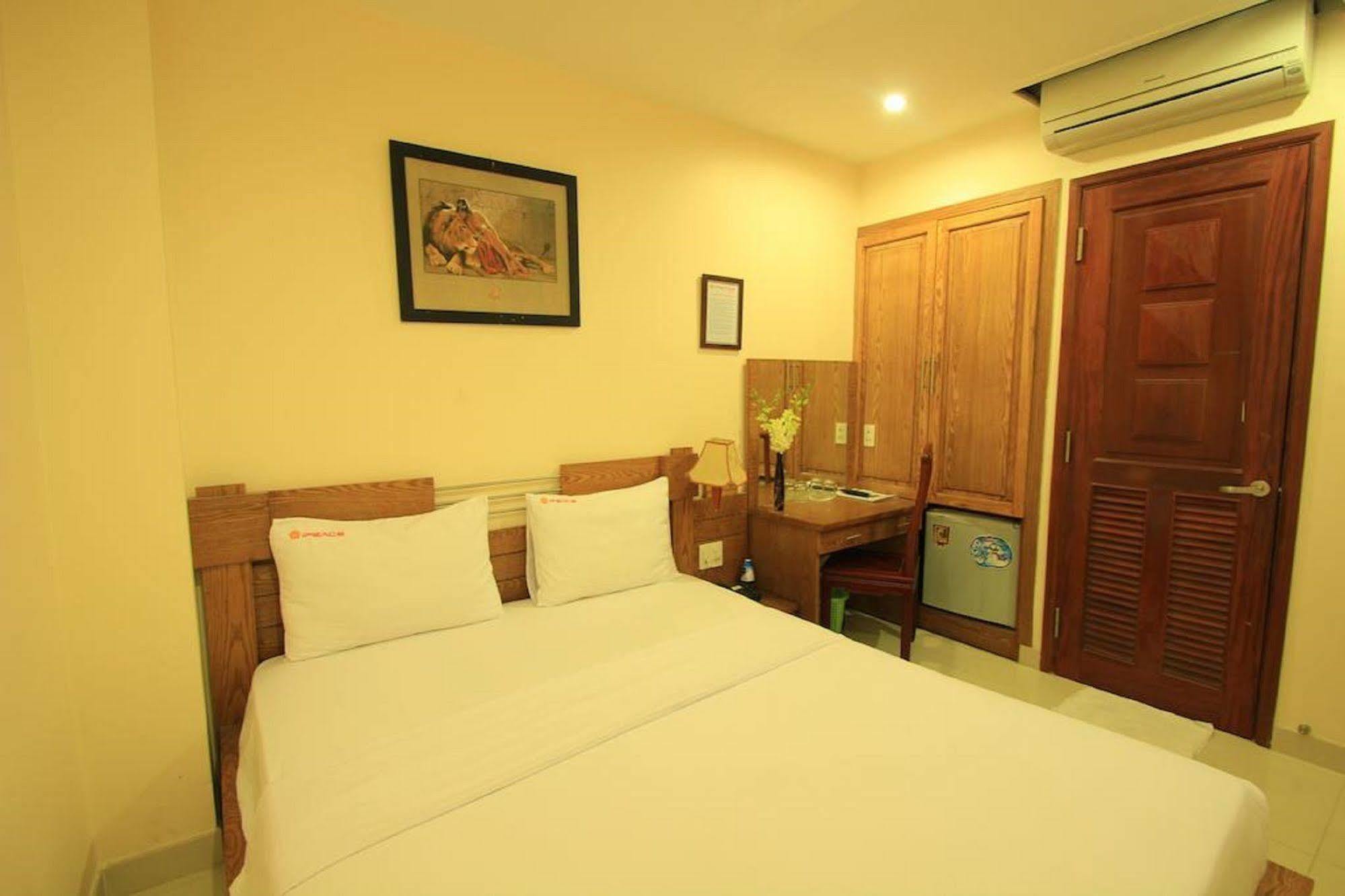 Ipeace Hotel - Bui Vien Walking Street Хошимин Екстериор снимка